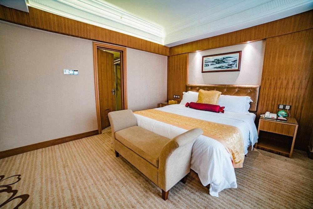 Nanyang King'S Gate Hotel--Free Shuttle Service To Canton Fair Buitenkant foto